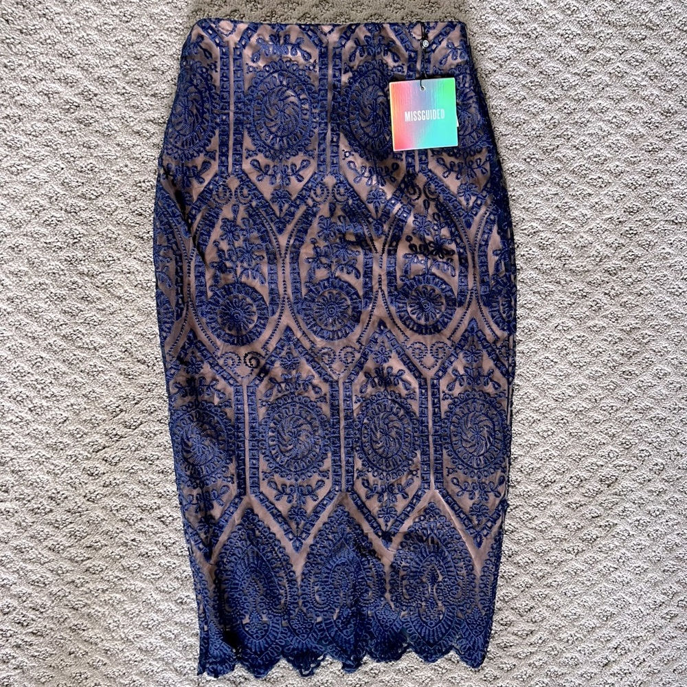 NWT Stunning Lace Overlay Midi Skirt